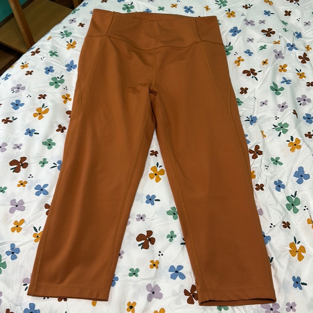 LIKE NEW girlfriend collective High Waisted Capri Leggings -L